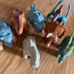 ハッピーセット　おもちゃ　恐竜　７個　差し上げます