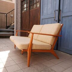 ACME Furniture(アクメファニチャー)のDELMAR(デルマー)ソファです。ヴィンテージスタイルのレトロな2シーターは北欧スタイルやブルックリンスタイルにおススメのコンパクトなラブソファ♪CC142