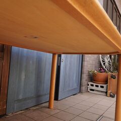 北海道旭川の家具メーカーCONDE HOUSE(カンディハウス)のオーク材 ダイニングテーブルです。明るい色合いのシンプルで優しいデザインはダイニングを上品な印象に♪CC143