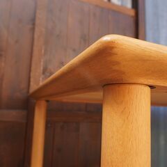 北海道旭川の家具メーカーCONDE HOUSE(カンディハウス)のオーク材 ダイニングテーブルです。明るい色合いのシンプルで優しいデザインはダイニングを上品な印象に♪CC143