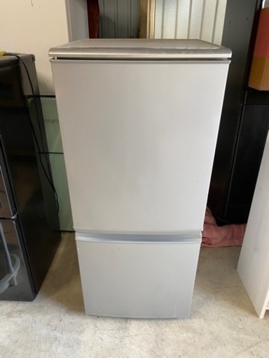【お話し中】【中古品】右開きSHARP ノンフロン冷凍冷蔵庫 137L