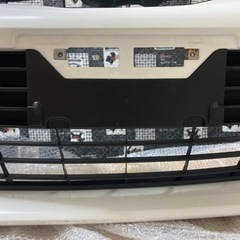 トヨタ　ヴィッツ 130系 KSP130/NSP130/NSP135/NCP131/NHP130 後期 純正 フロントバンパー　52119-52A50