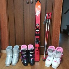 子供用スキー板、スキー靴、ストック
