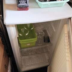 冷凍庫、横開き型