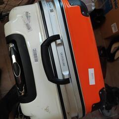 オレンジ×ホワイトスーツケース
