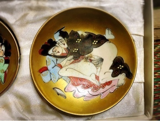 売約済み】九谷焼 昭和 春画 盃 小皿 飾り 浮世絵 レトロ 売約済み】九谷焼 昭和 春画 盃 小皿 飾り 浮世絵 レトロ