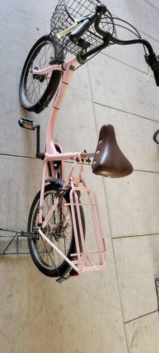 ピンクママチャリです！20インチで足付きも良くて安心して乗れます！前