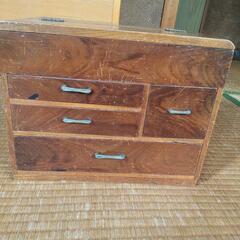 昭和レトロの木製裁縫箱をさしあげます
