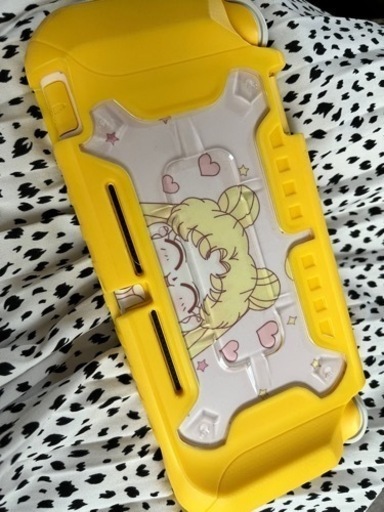 Nintendo Switch Lite イエロー 本体 美品 ケース・カバー付 SwitchLite イエロー 美品 ケース付き Nintendo Switch Lite イエロー