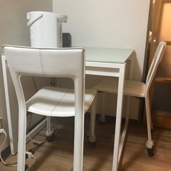 (問い合わせ中4月3まで)テーブルと椅子セット