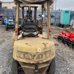 トヨタフォークリフト2トン。 アンジーと3つのレバー