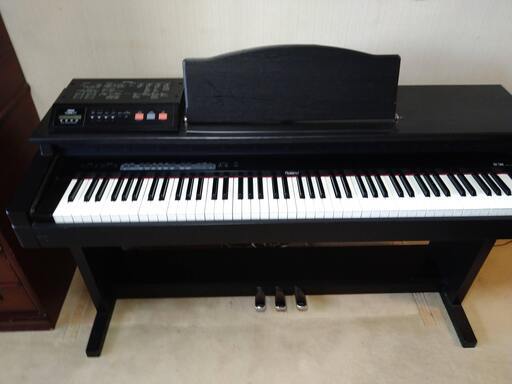 ローランド　電子ピアノ　HP2700　おまけヤマハQX-５ さらにおまけ楽譜　再々値下げしました