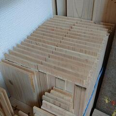 檜のフローリング材(長さ1m)と荒板材(厚み9㎜)