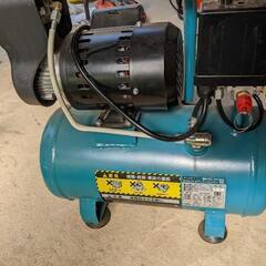 エアーコンプレッサー１０リットル