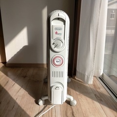 《美品》デロンギ オイルヒーター 〜10畳 1200w 現品のみ...