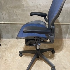 Herman Miller Aeron ハーマンミラー アーロンチェア Bサイズ　キレイな青色