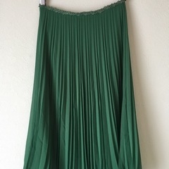 緑色、スカート