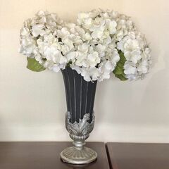 【ネット決済】ゴージャスな花瓶に入った白いあじさいのシルクフラワー
