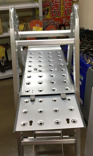 ステップエイト 折りたたみ式脚立 中古品 型番不明