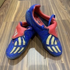 サッカーシューズ　adidas プレデターマニア