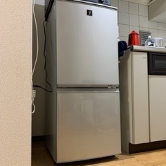 一人暮らし向け冷蔵庫　右開き　シャープSJ-PD14W-S