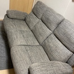 値下げ中】3人掛けソファ 足伸ばせます！！