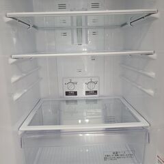 【リサイクルショップどりーむ天保山店】●1323●　☆新生活応援☆　お買い得品‼　三菱　２ドア冷蔵庫　2018年製　１～２人暮らしに最適サイズ１４６L♪　MR-P15C-B形　※トレイ一部に破損・汚れあり