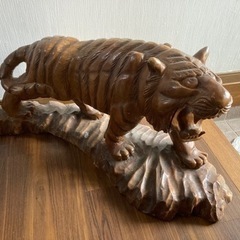 虎の置物　木彫り