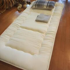 ニトリの敷布団(シングルサイズ）とシーツと枕、