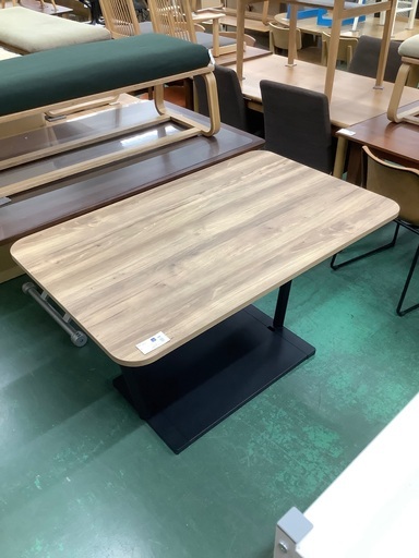 家具ならトレファク吉川店！！ KOKUYO ミーティングテーブル リージョン ナチュラル 2021年製