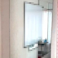 ①大きな鏡　122×61センチ　重さ8.5キロ(1500円)