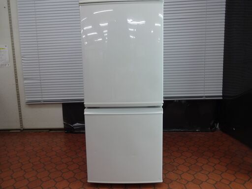 ID 001963　冷蔵庫　２ドア　シャープ　137L　左開き　２０１５年製　SJ-UA14-W