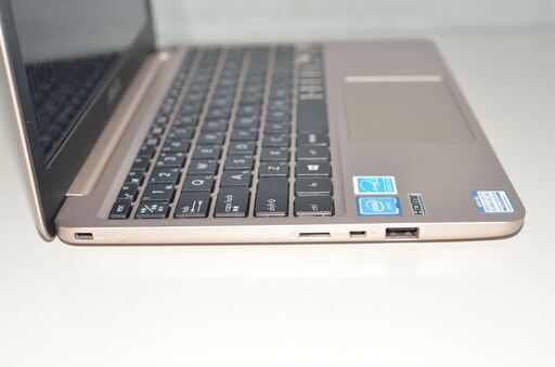 中古美品 ASUS VivoBook E200H 11.6型モバイルノートパソコン 最新
