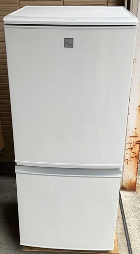 【RKGRE-847】特価！シャープ/137L 2ドア冷凍冷蔵庫/どっちもドア/SJ-14E4-KW/中古品/2017年製/当社より近隣無料配達！