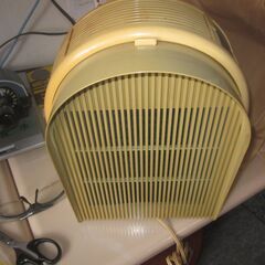 古い卓上型の空気清浄機