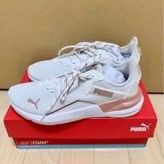 【新品】PUMA SOFTFOAM+ スニーカー　23.5cm