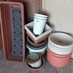 プラスチックの植木鉢／未使用品が30個ほど／プランター