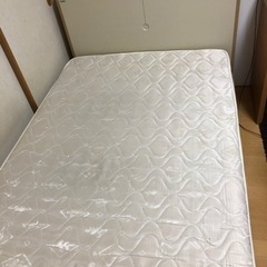 海外製シングルベッド(120x200)