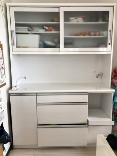 キッチンボード　キッチンカウンター　食器棚