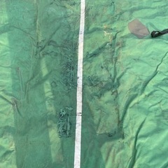 中古のトラックの荷台シート