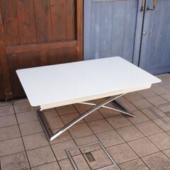 イタリアcalligaris（カリガリス）社のMagic‐J(マジックジェイ)伸縮式リフティングテーブル。人気のグロッシーホワイトカラーは洗練されたさわやかな印象♪幅と高さが調整可能で機能的なデザインCC210