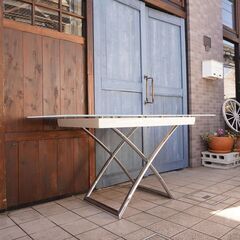 イタリアcalligaris（カリガリス）社のMagic‐J(マジックジェイ)伸縮式リフティングテーブル。人気のグロッシーホワイトカラーは洗練されたさわやかな印象♪幅と高さが調整可能で機能的なデザインCC210