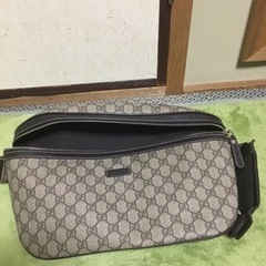 GUCCIボディバッグ