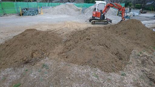 畑・園芸用良質土(若干異物有り)お売りします。