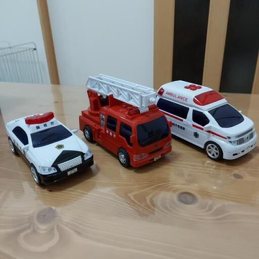 値引きしました パトカー消防車救急車セット みーちゃん 上嘉川のおもちゃの中古あげます 譲ります ジモティーで不用品の処分