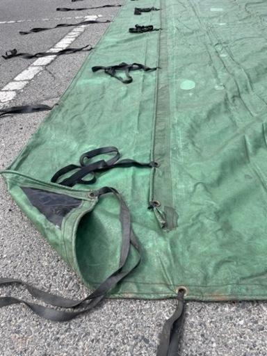 中古のトラックの荷台シートB