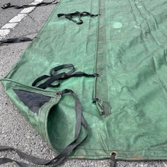 中古のトラックの荷台シートB