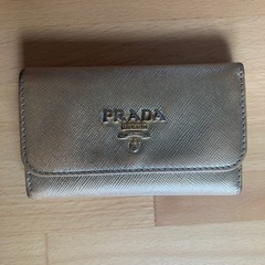 PRADA キーケース　ゴールド