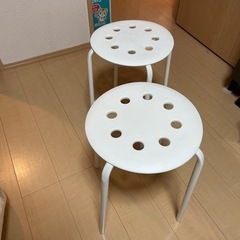 IKEAの丸椅子×2