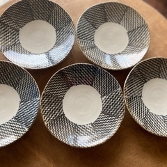 【ネット決済・配送可】日本製白黒１８㎝皿５枚セット